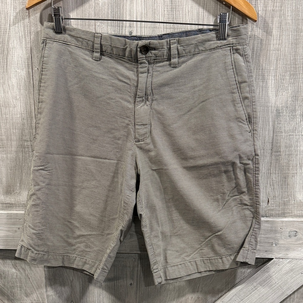 Banana Republic size 33 Men's Gray White Striped Shorts U1
